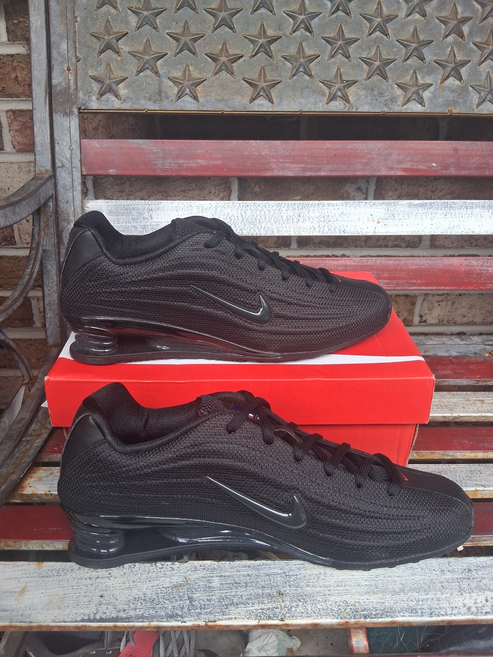 Nike Womens Shox Z  Black  Shoes with Visible Air Cushion